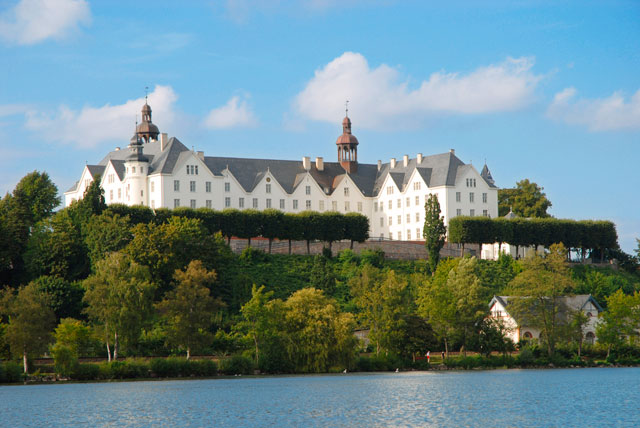 galerie_Schloss-Ploen-vom-Wasser